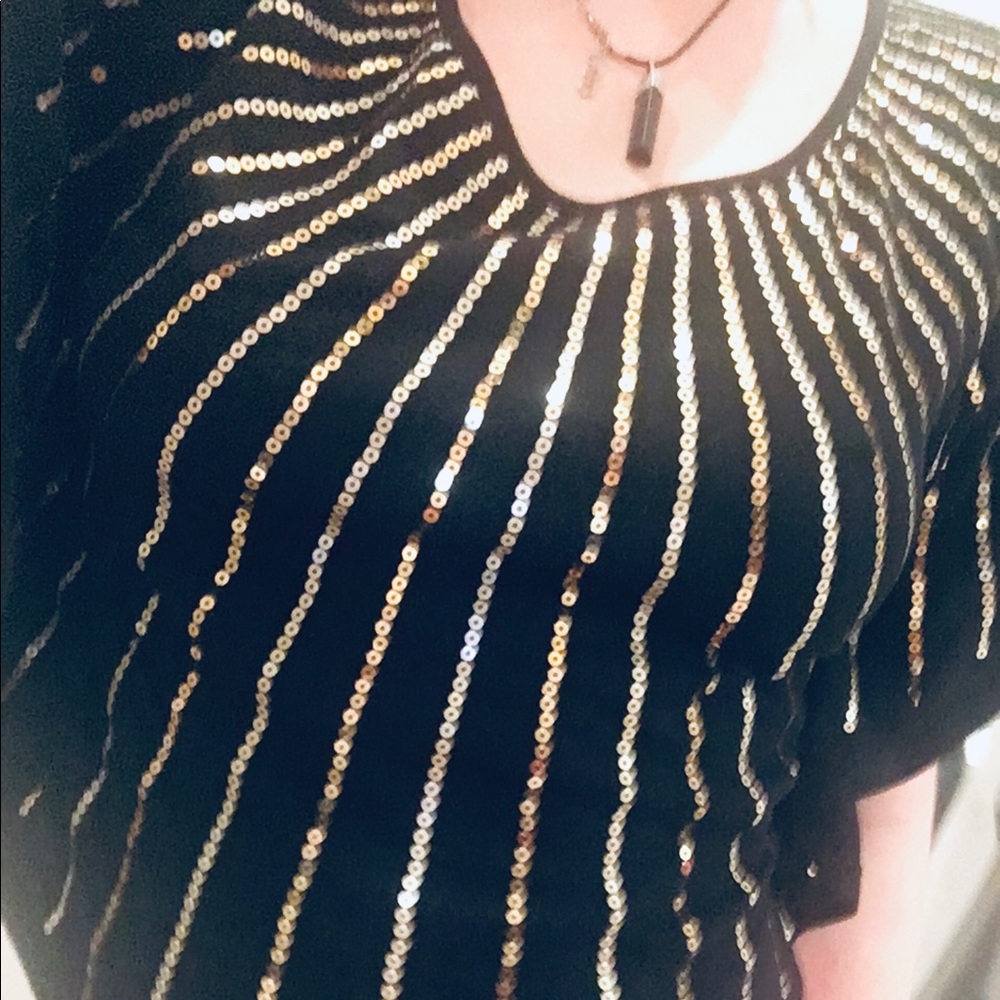 Low Cut black and gold sequin top (medium) ❤️ - Picture 6 of 6